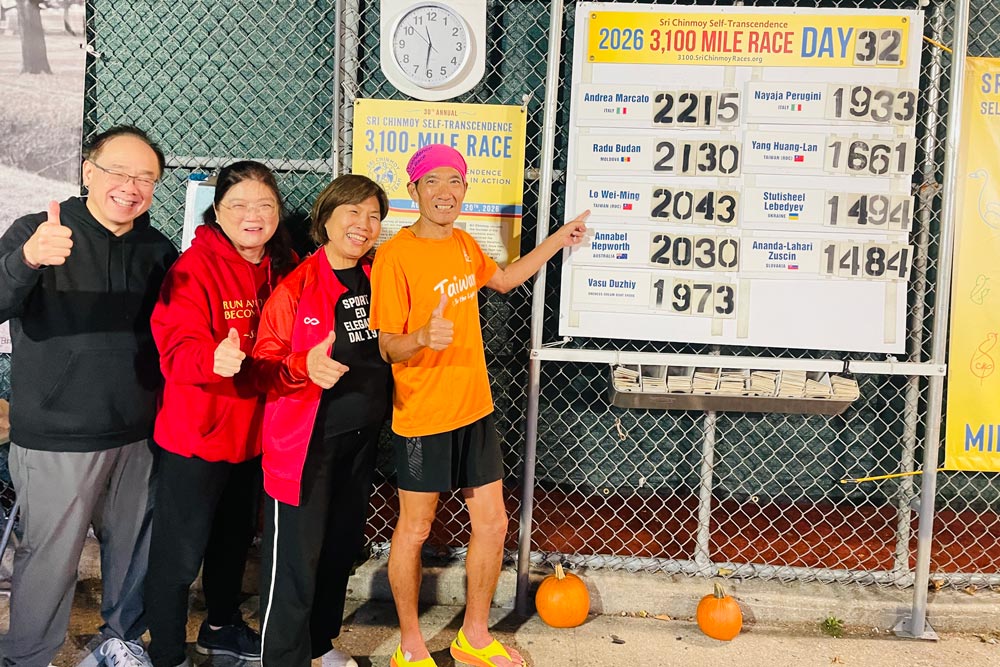 Lo Wei Ming and support crew