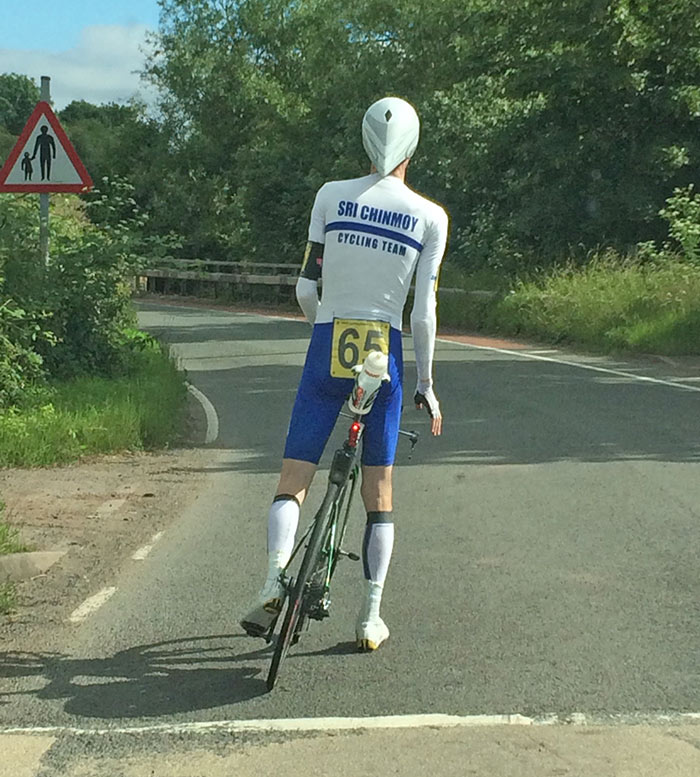 Tejvan waiting at traffic lights on the course